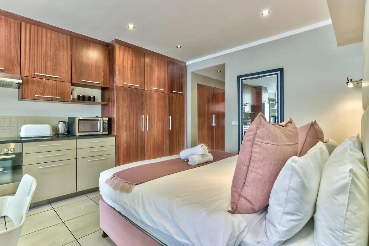 City Apartment, Close To V&A - Views, Wifi+Parking Cape Town